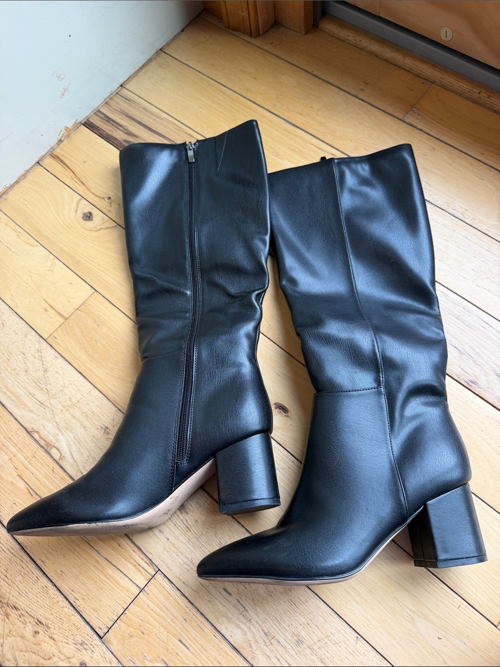 Source Unknown Black Mid-Calf Block Heel Boots
